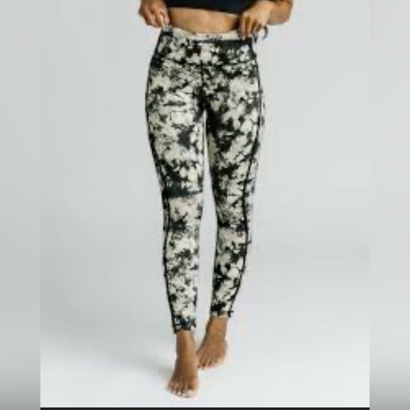 Zyia Active Leggings 25” size 8-10 - Picture 1 of 4